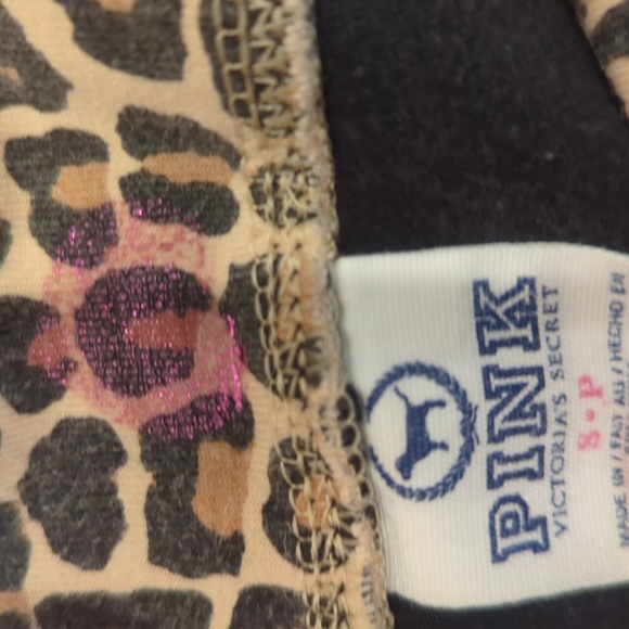 Victoria's Secret Pink Women's Black Leopard Print Waistband Capri Workout Pants - Picture 5 of 5